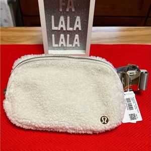 NWT Lululemon Everywhere Belt Bag Fleece 1L Natural Ivory/ Trench